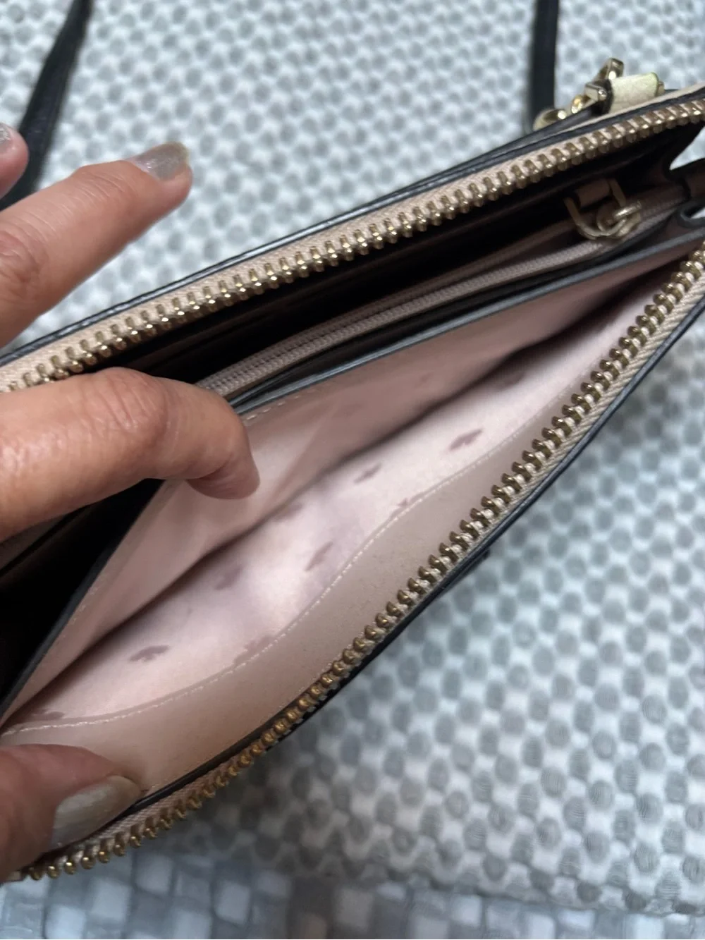 kate spade White, Beige & Black Pebbled Leather Crossbody Wallet/Bag